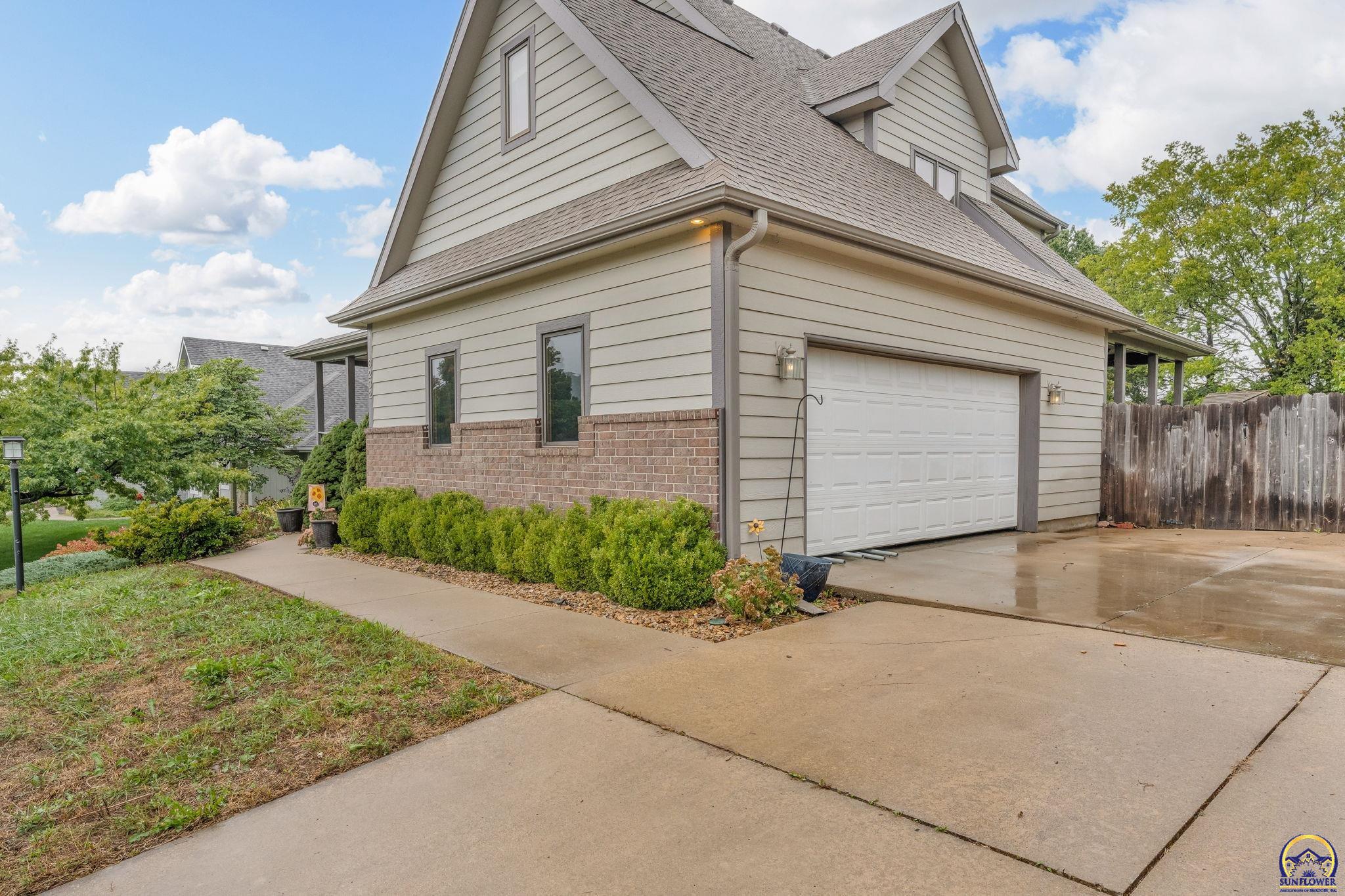 3232 Northwest 34th Street Topeka, KS 66618 - Photo 3 of 60