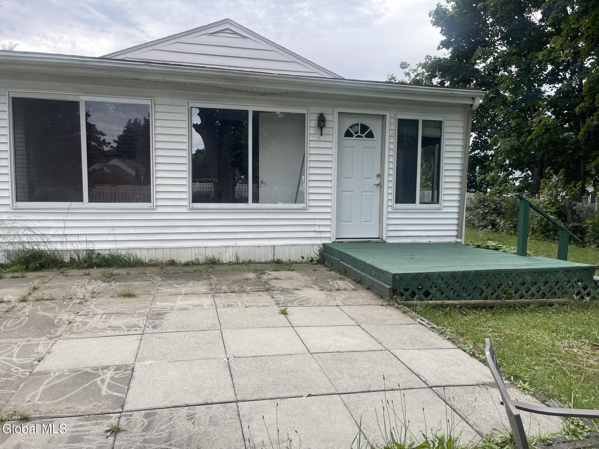 21 Ridgecrest Avenue Colonie, NY 12110 - Photo 1 of 11 69639218-c43b-45f2-80c7-5a0be51982f6