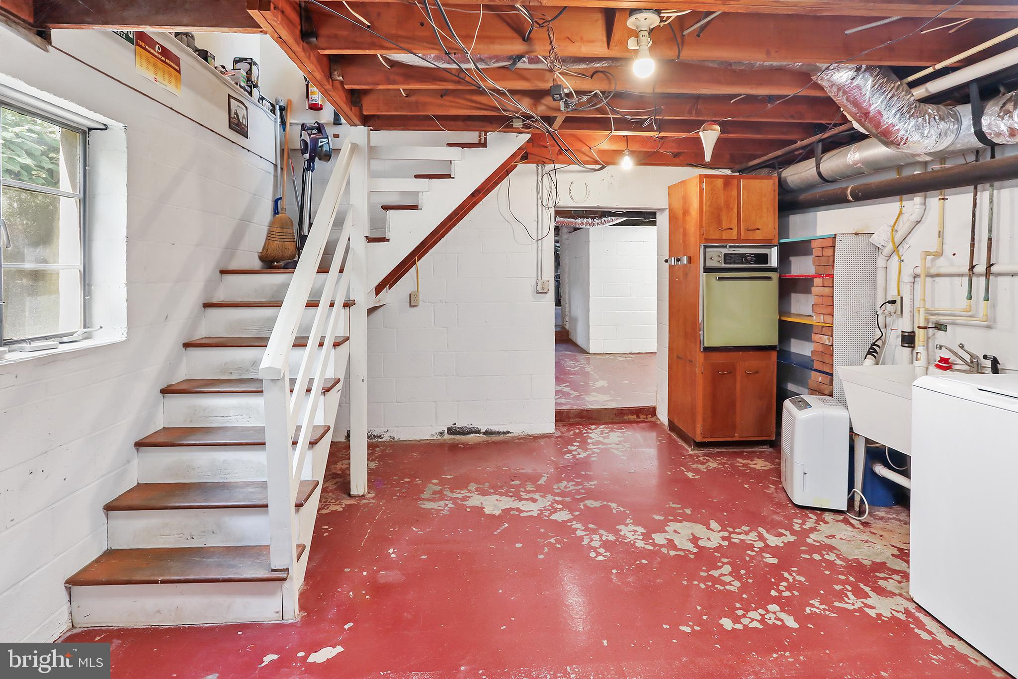 17796 Harmony Church Road Hamilton, VA 20158 - Photo 53 of 77 Stairs from family room area - oven works!