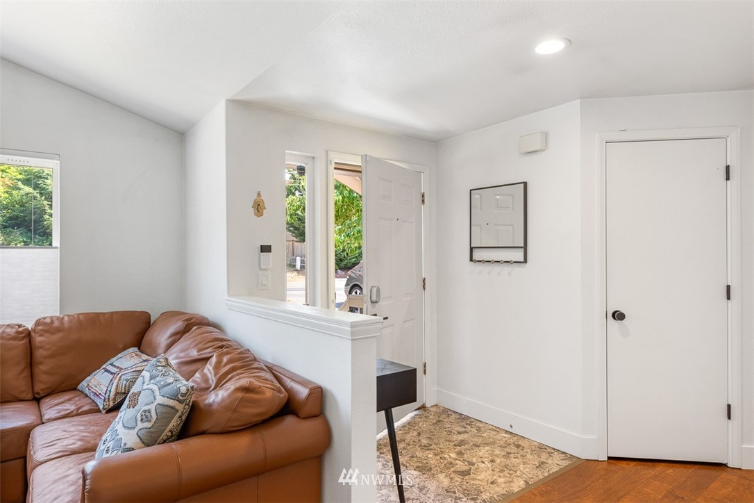 501 Nile Avenue Northeast Renton, WA 98059 - Photo 2 of 37 Gallery Image 2