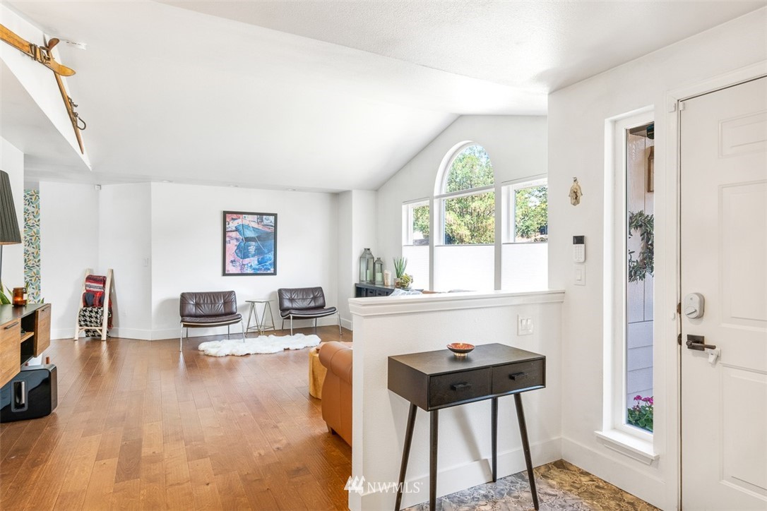 501 Nile Avenue Northeast Renton, WA 98059 - Photo 3 of 37 Gallery Image 3