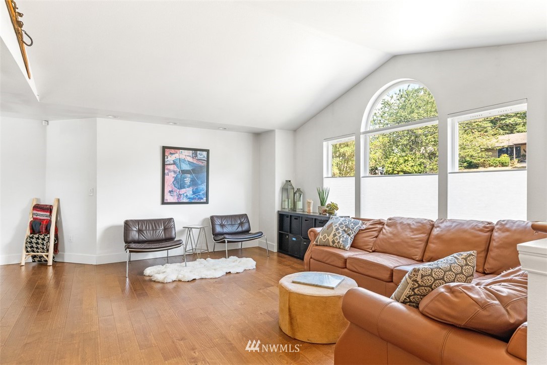 501 Nile Avenue Northeast Renton, WA 98059 - Photo 4 of 37 Gallery Image 4