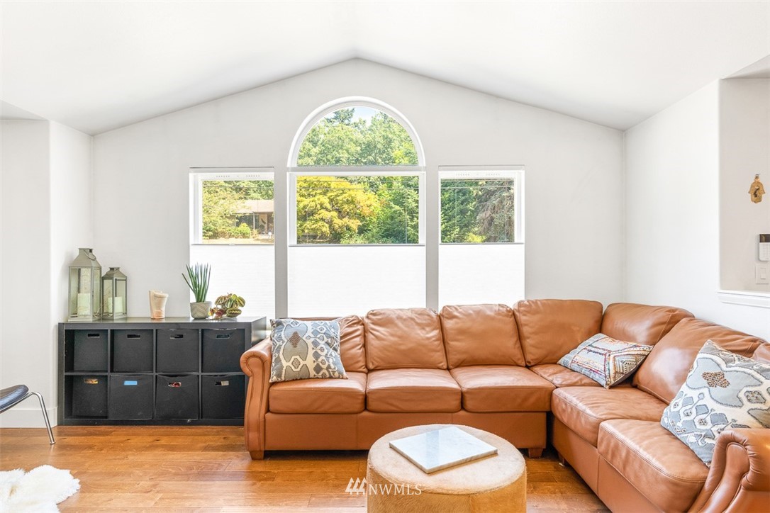 501 Nile Avenue Northeast Renton, WA 98059 - Photo 5 of 37 Gallery Image 5