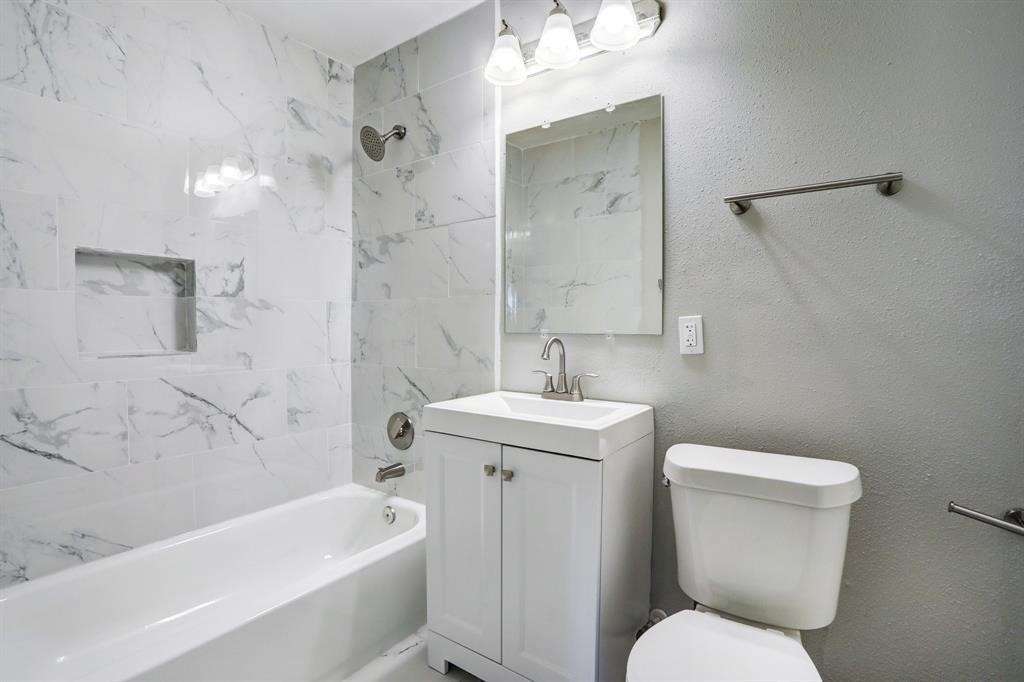 1236 San Felipe Street Angleton, TX 77515 - Photo 9 of 11