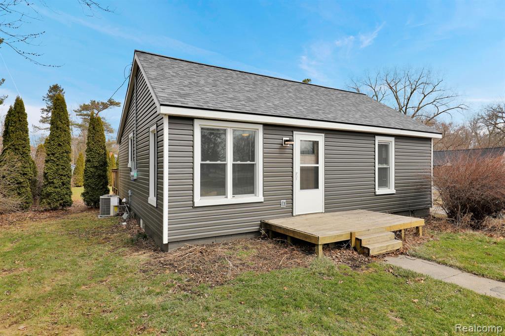 315 East Meier Street Capac, MI 48014 - Photo 1 of 18
