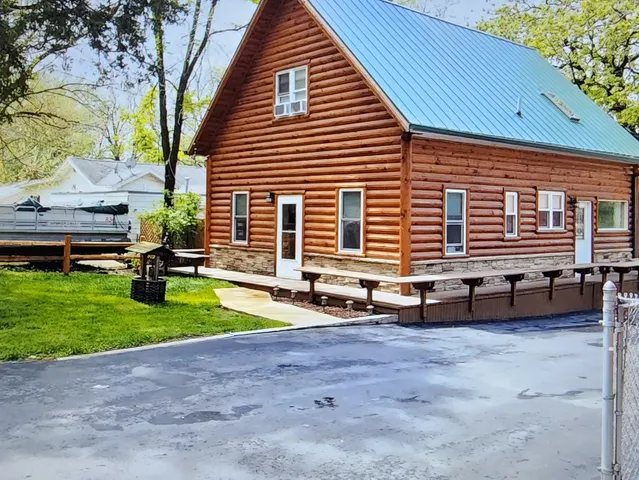 $2,250 | 3341 East 2059th Road, Ottawa, IL 61350