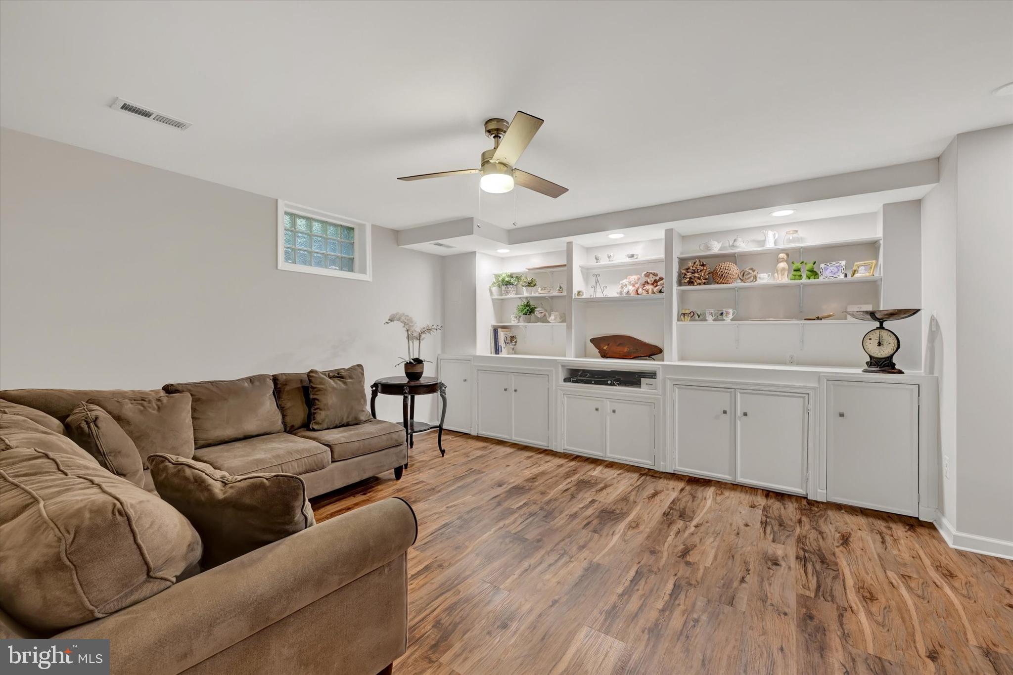 7220 Lanark Road Baltimore, MD 21212 - Photo 20 of 28 a living room with furniture and a window