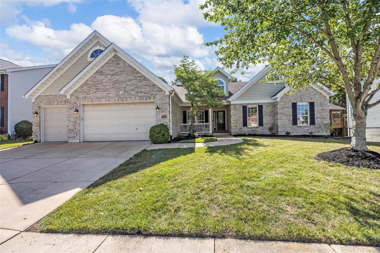 538 Castle Ridge Drive Ballwin, MO 63021 - Photo 2 of 76