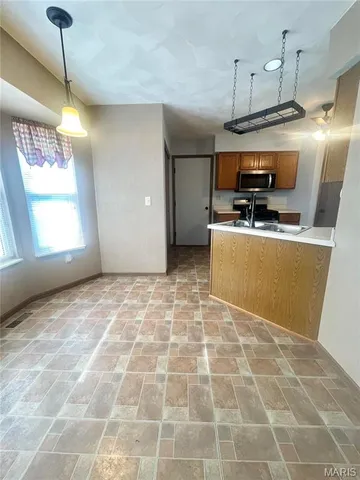 $1,900 | 3296 Brookstone Court, Belleville, IL 62221