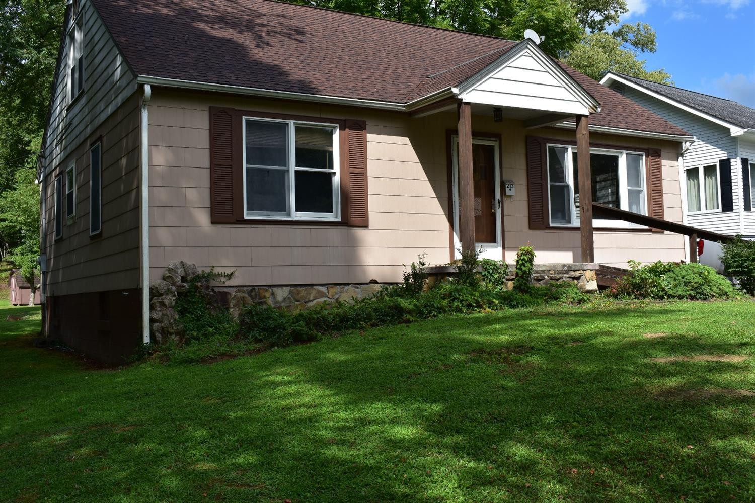 213 Maple Street Manchester, KY 40962 - Photo 2 of 38 Photo 2