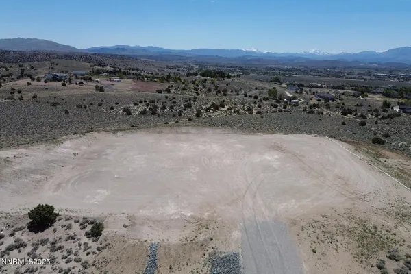 a view of a dry yard