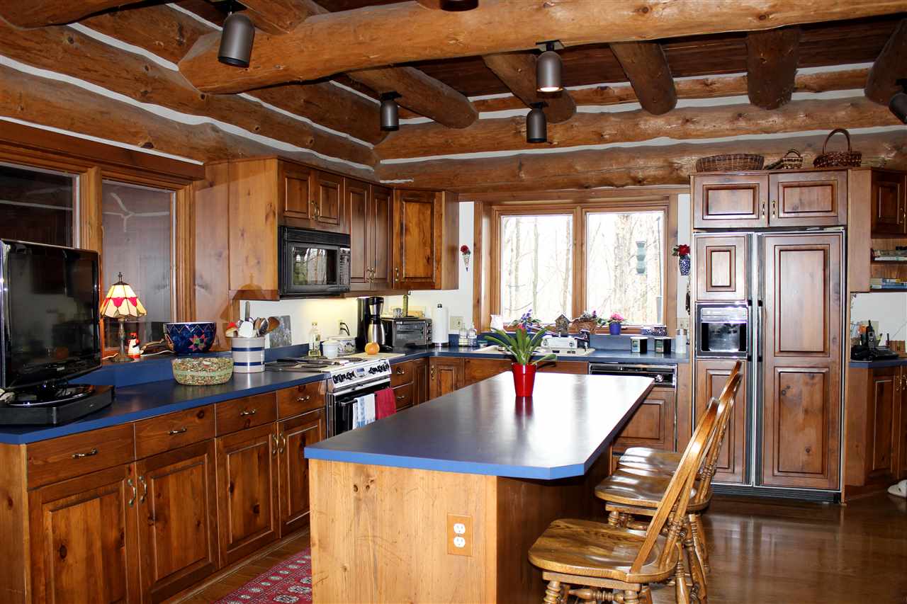 9976 East Grandview Road Traverse City, MI 49684 - Photo 16 of 60 1837755-15.JPG