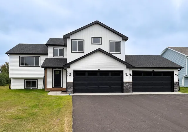 $415,000 | 15588 100th Avenue, Milaca, MN 56353