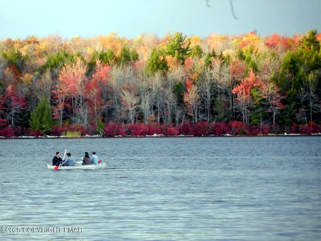 $2,850 | 1123 Chickadee Drive, Pocono Summit, PA 18346