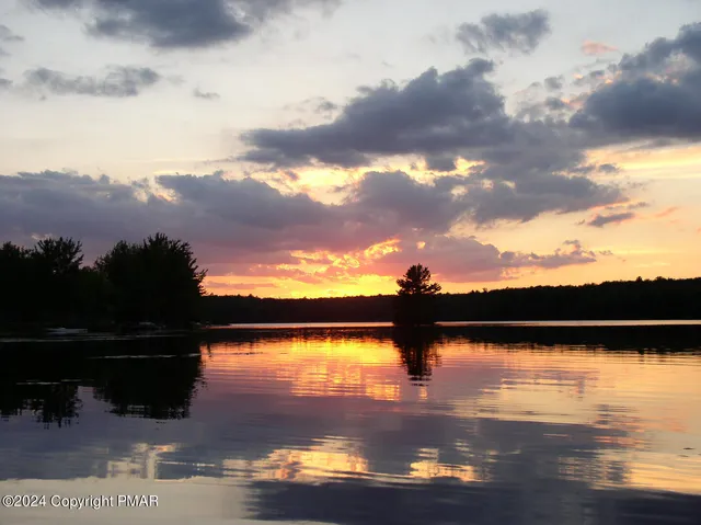 $2,850 | 1123 Chickadee Drive, Pocono Summit, PA 18346