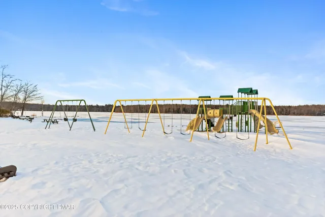 $2,850 | 1123 Chickadee Drive, Pocono Summit, PA 18346