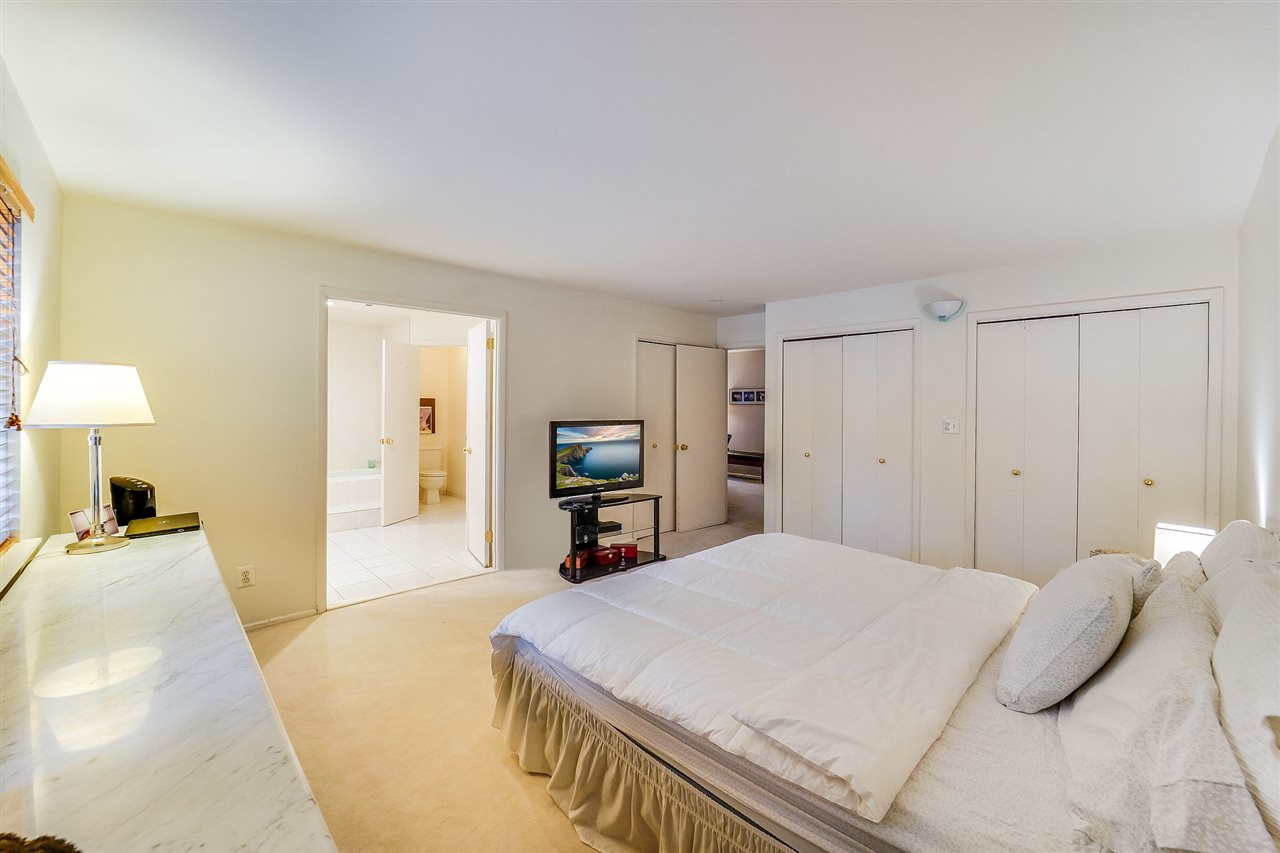 70 Harbor Key Road Secaucus, NJ 07094 - Photo 8 of 15 a bedroom with a bed and a couch