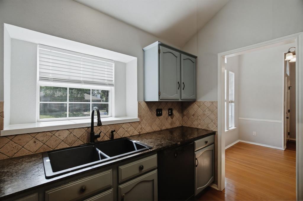 2074 Briarcliff Road Lewisville, TX 75067 - Photo 19 of 40 Kitchen