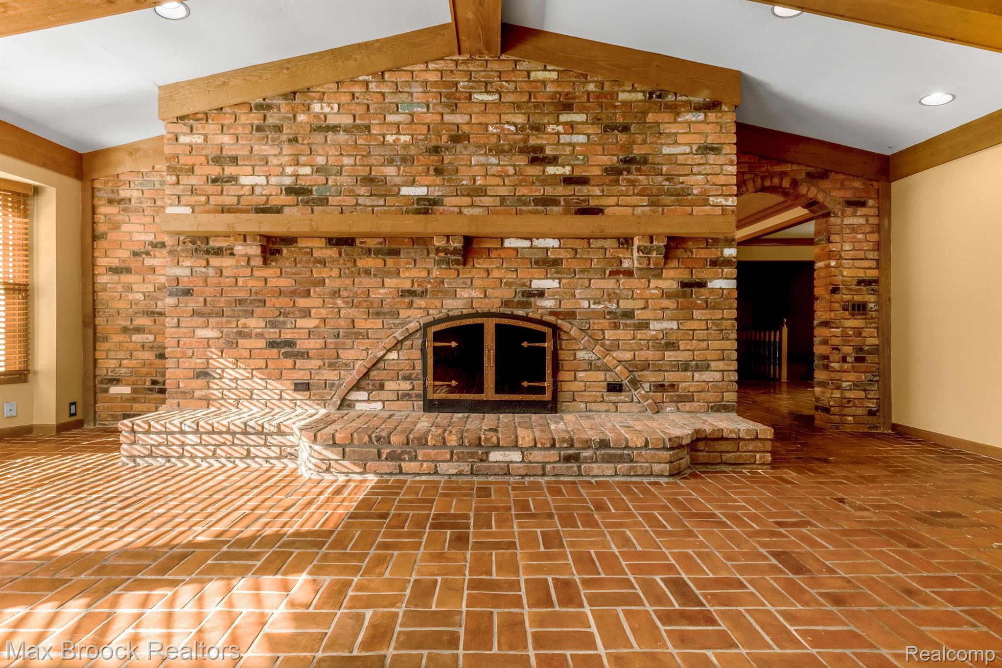 33804 York Ridge Street Farmington, MI 48331 - Photo 14 of 48 Stately Fireplace