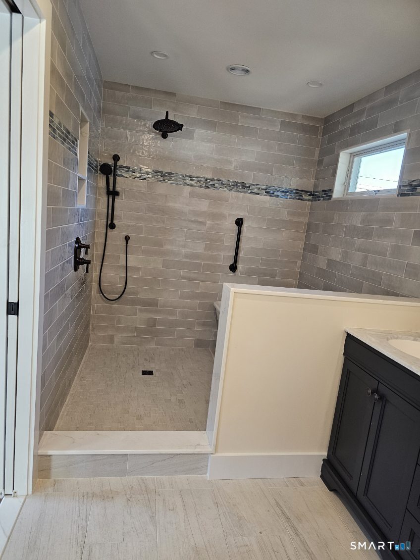 185 Shore Road Waterford, CT 06385 - Photo 18 of 23 Gallery Image 18