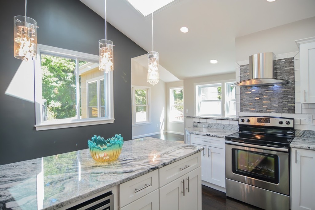 17 McDonald Road Wilmington, MA 01887 - Photo 2 of 19 Gallery Image 2