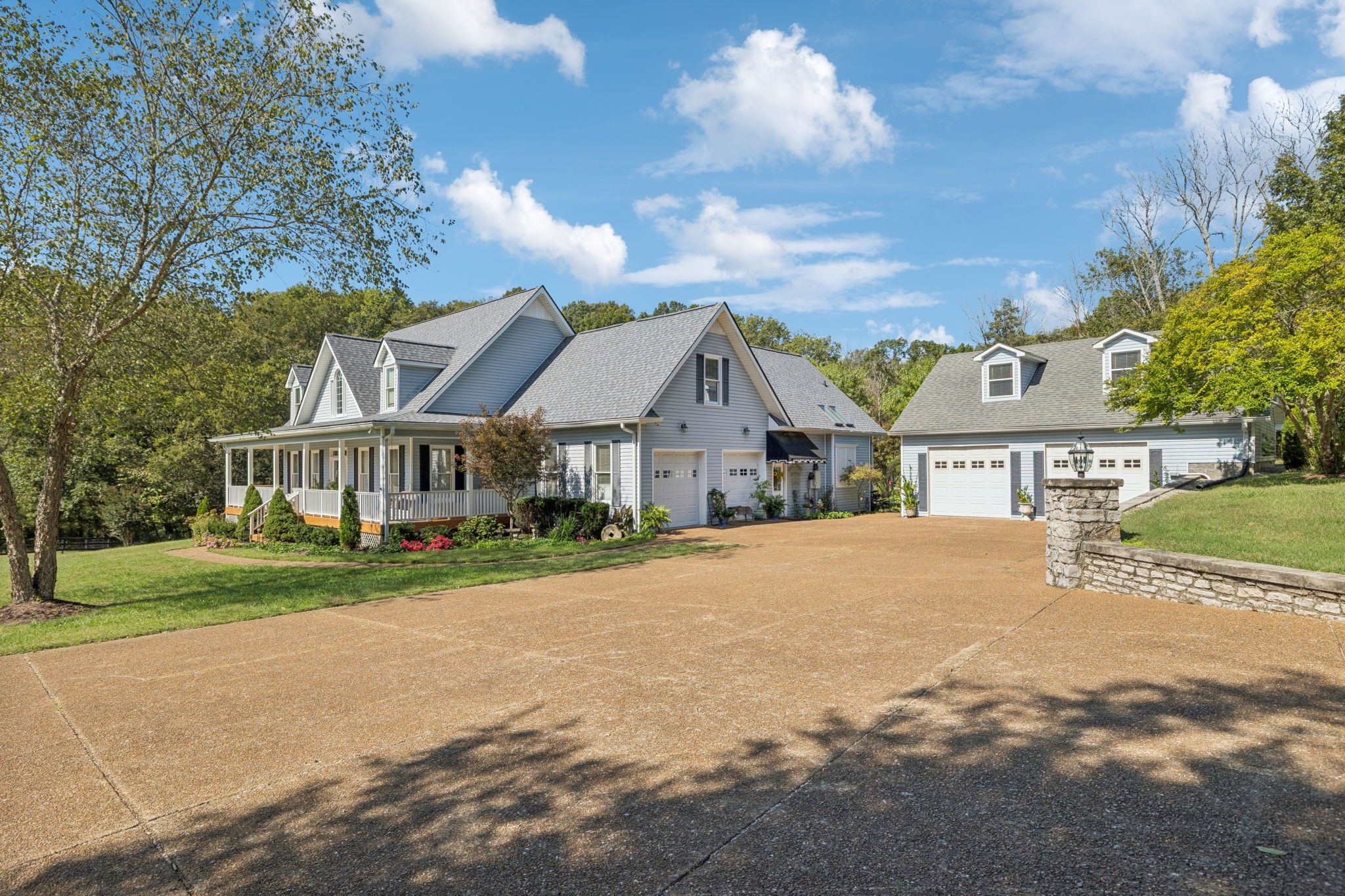 1909 Dr Robinson Rd Spring Hill Thompson's Station, TN 37179 - Photo 6 of 72 a front view of a house with a yard and garage