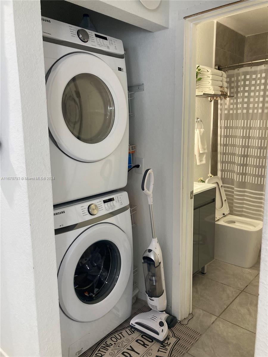 10831 West Old Cutler Road Miami, FL 33170 - Photo 11 of 14 a utility room with dryer and washer