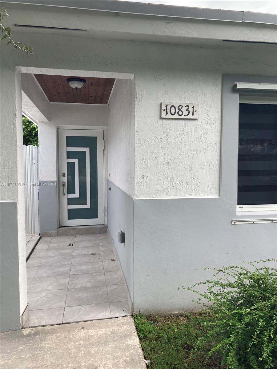 10831 West Old Cutler Road Miami, FL 33170 - Photo 3 of 14 a view of an entryway