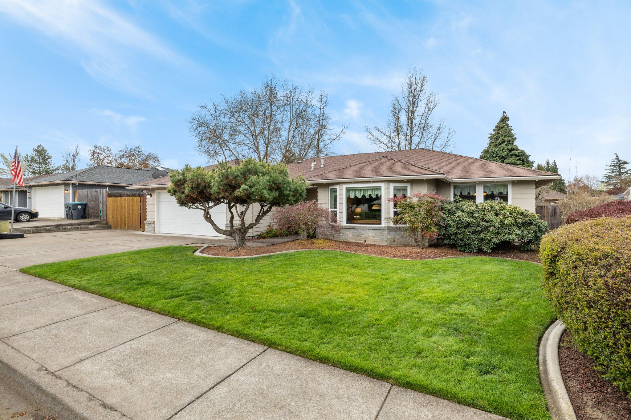2610 Roberts Road Medford, OR 97504 - Photo 2 of 43 3-web-or-mls-_D9A3725