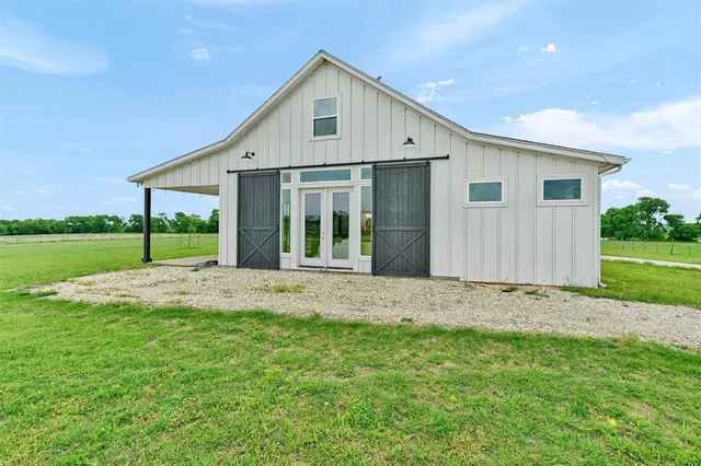 $720,000 | 5235 Fm 1752 Street South, Whitewright, TX 75491