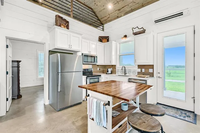 $720,000 | 5235 Fm 1752 Street South, Whitewright, TX 75491