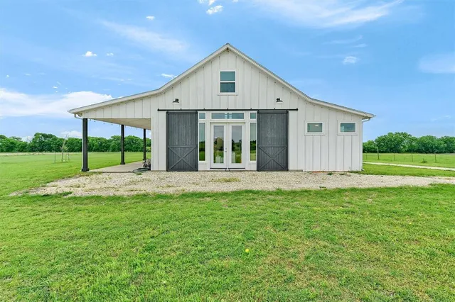 $720,000 | 5235 Fm 1752 Street South, Whitewright, TX 75491
