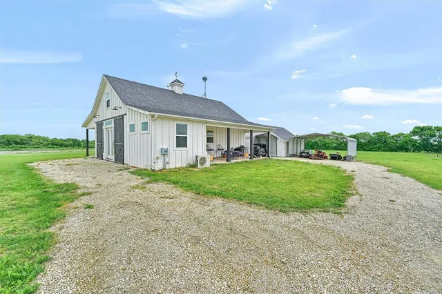 $720,000 | 5235 Fm 1752 Street South, Whitewright, TX 75491