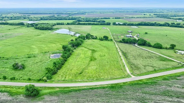 $720,000 | 5235 Fm 1752 Street South, Whitewright, TX 75491