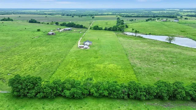 $720,000 | 5235 Fm 1752 Street South, Whitewright, TX 75491