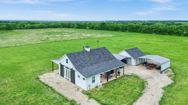 $720,000 | 5235 Fm 1752 Street South, Whitewright, TX 75491