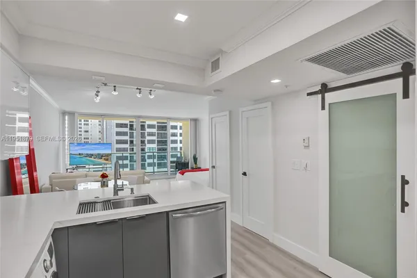 $2,450 | 2501 South Ocean Drive, Unit 704, Hollywood, FL 33019