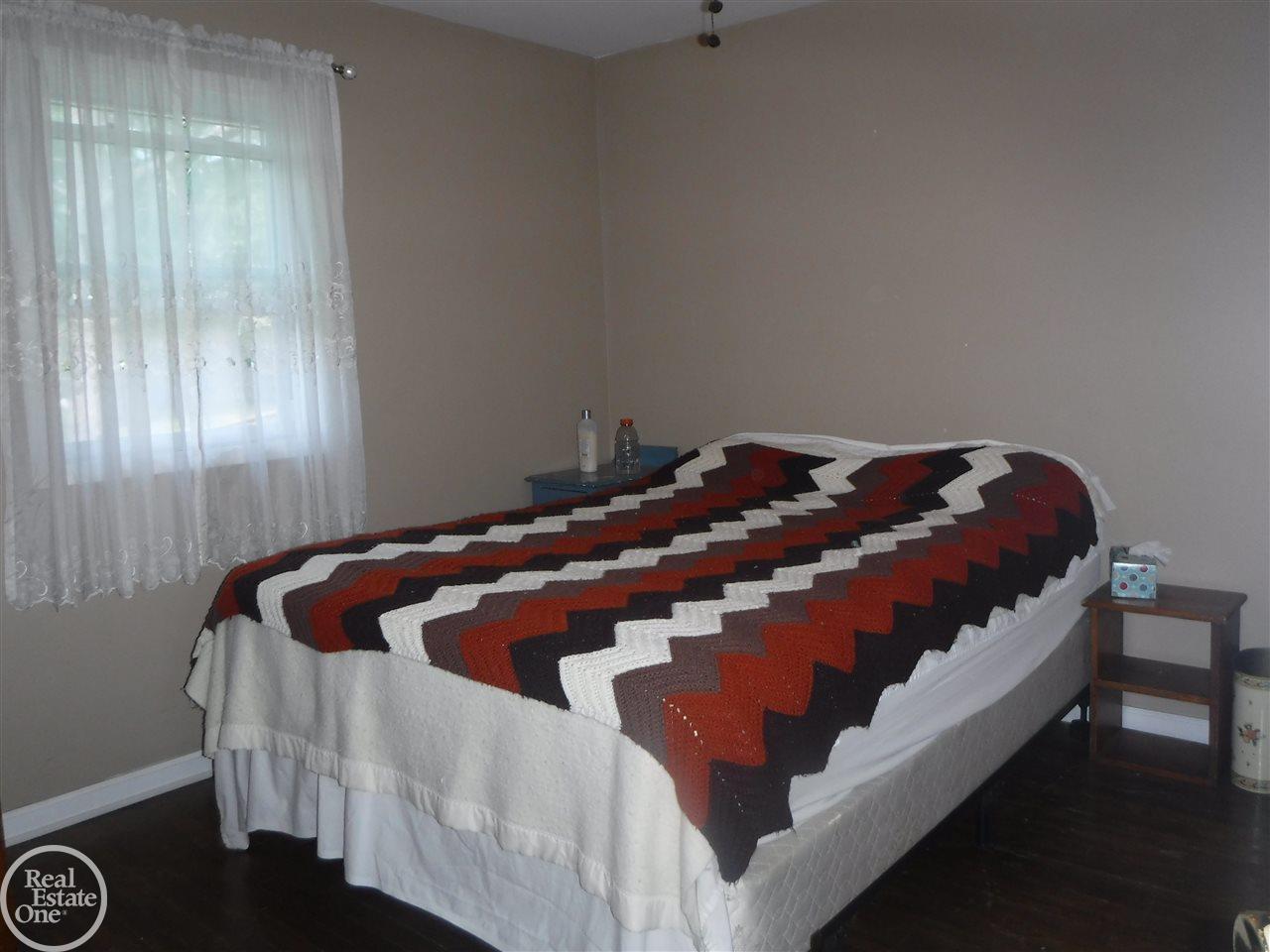 4585 Rattek Road Clarkston, MI 48346 - Photo 13 of 41 Master bedroom