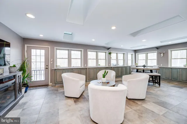 $1,300,000 | 500 Mohns Hill Road, Reinholds, PA 17569