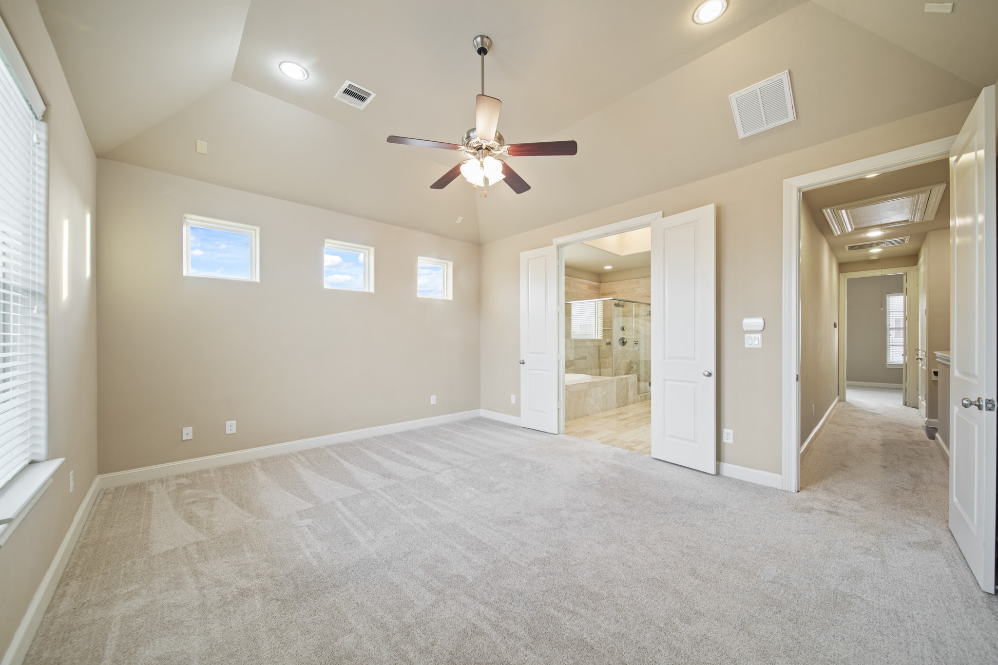 1250 West 23rd Street Houston, TX 77008 - Photo 32 of 50 At 16x13.5, the room is large enough for a sitting area or desk!