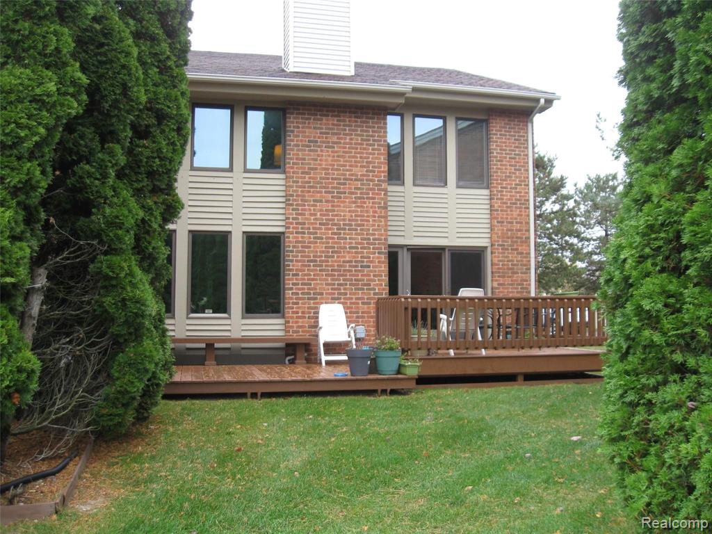 2227 North Long Lake Road, Unit 9 Fenton, MI 48430 - Photo 2 of 21
