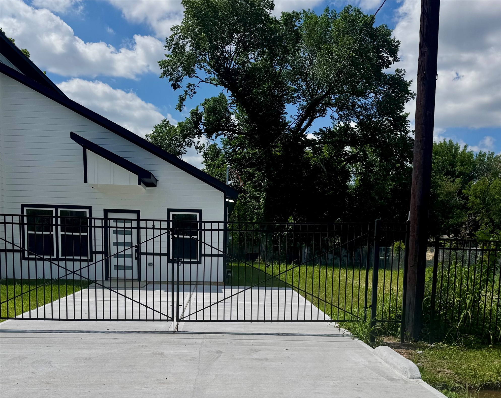 5710 Delmack Street, Unit A Houston, TX 77032 - Photo 2 of 23