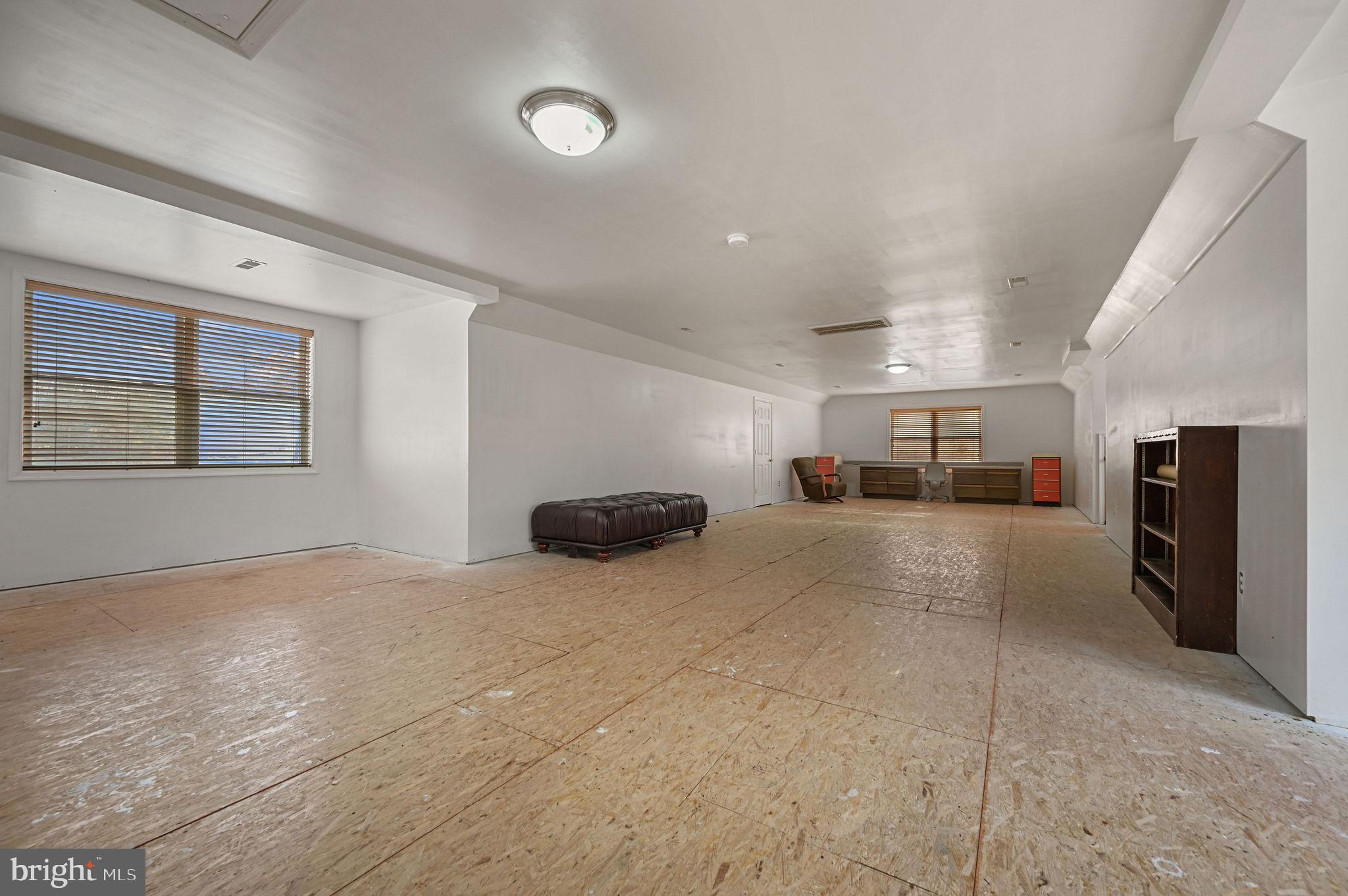 850 Arthursville Road Hartly, DE 19953 - Photo 27 of 35 a view of a livingroom with a furniture