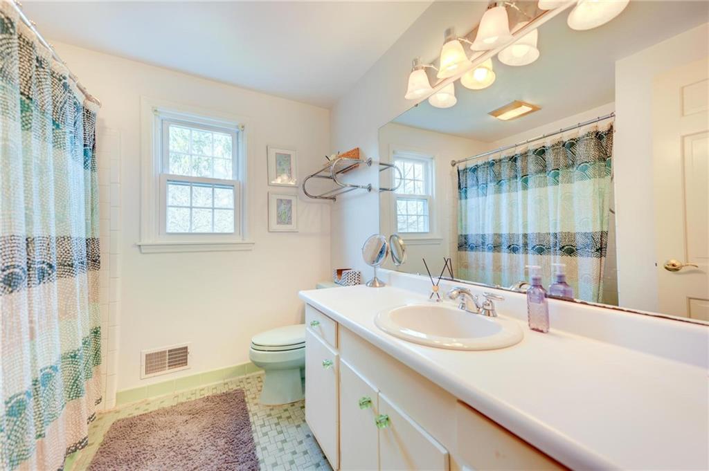 897 Old Hickory Road Pittsburgh, PA 15243 - Photo 18 of 25 Gallery Image 18