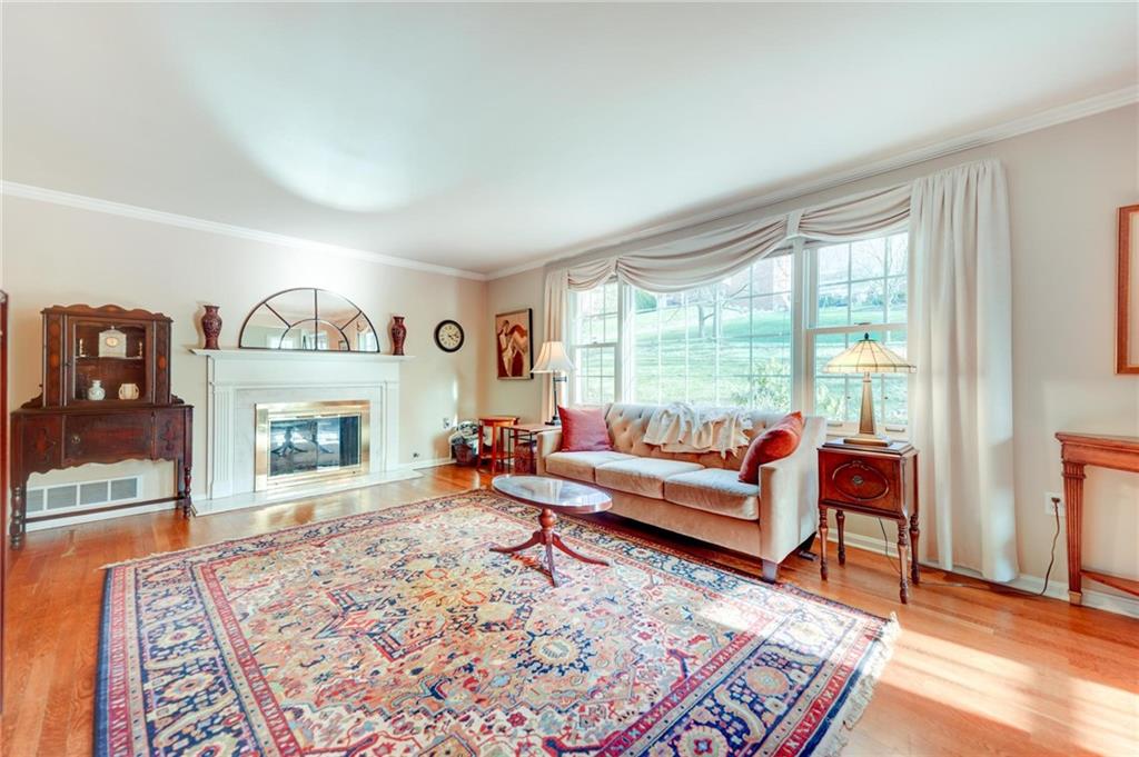 897 Old Hickory Road Pittsburgh, PA 15243 - Photo 3 of 25 Gallery Image 3