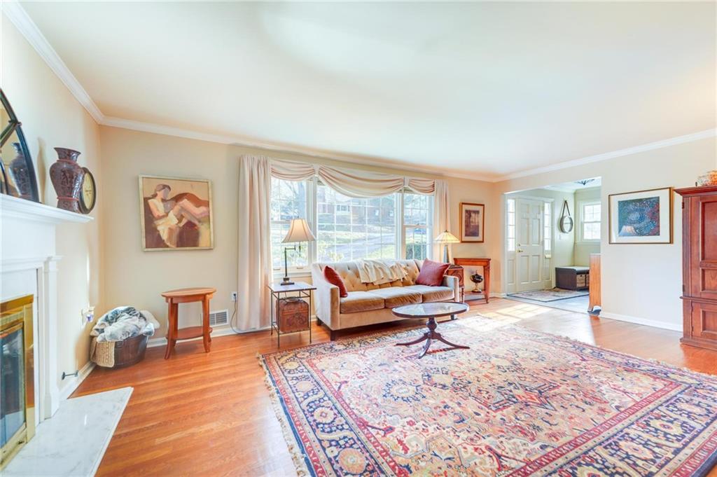 897 Old Hickory Road Pittsburgh, PA 15243 - Photo 4 of 25 Gallery Image 4
