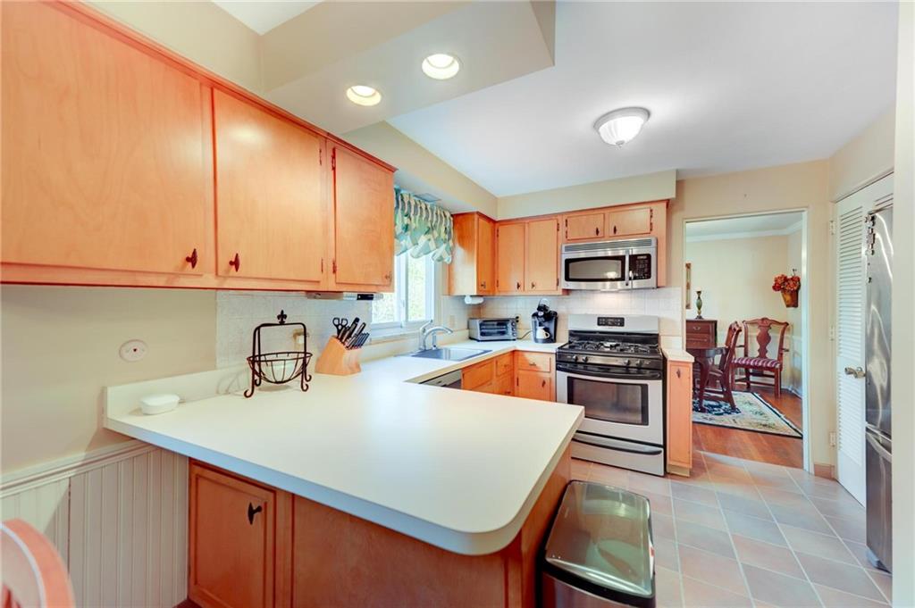 897 Old Hickory Road Pittsburgh, PA 15243 - Photo 9 of 25 Gallery Image 9
