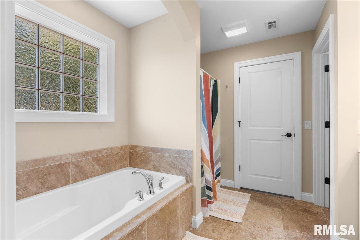 6405 12 Oaks Court Springfield, IL 62712 - Photo 21 of 54