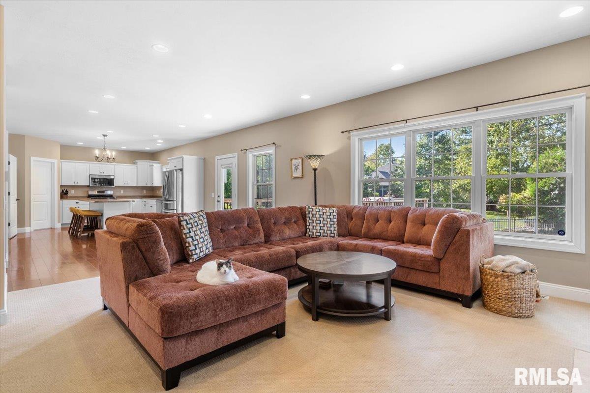 6405 12 Oaks Court Springfield, IL 62712 - Photo 3 of 54