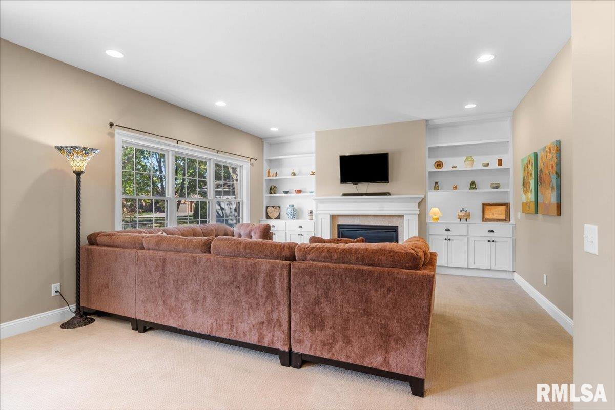 6405 12 Oaks Court Springfield, IL 62712 - Photo 4 of 54